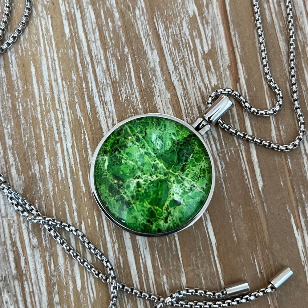 Gem Joy Green Pendant Necklace - Picture 3 of 6